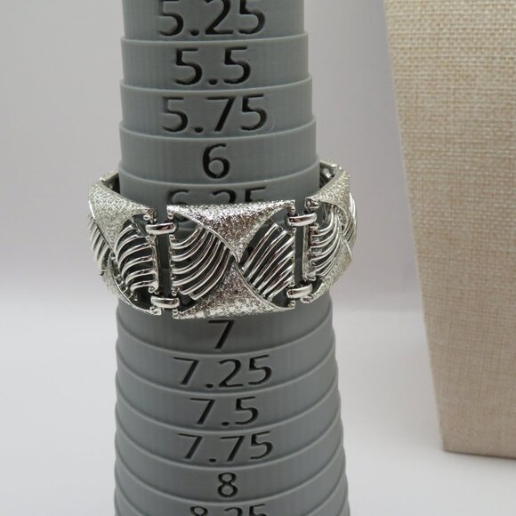 Coro Pegasus Vintage Open Work Textured Silver Tone Bracelet - Picture 10 of 10